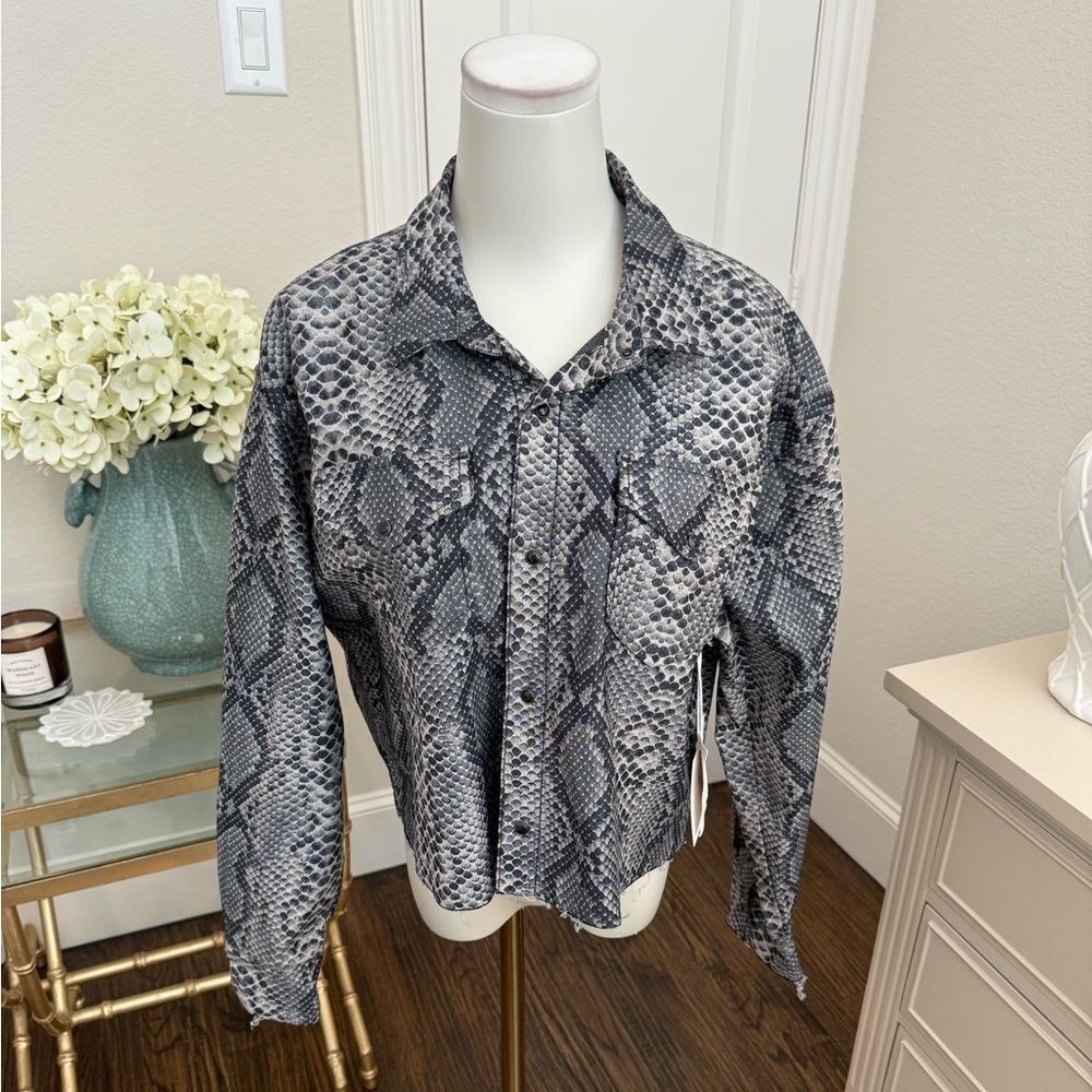 Etica Snakeskin Frayed hem Jacket
DD1